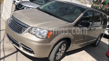 Foto Chrysler Town and Country Li 3.6L usado (2015) color Cashmere precio $225,000