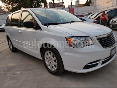 Foto venta Auto Seminuevo Chrysler Town and Country Li 3.6L (2015) color Blanco precio $250,000