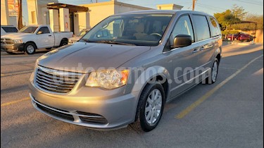 Foto venta Auto usado Chrysler Town and Country Li 3.6L (2016) color Gris precio $218,900