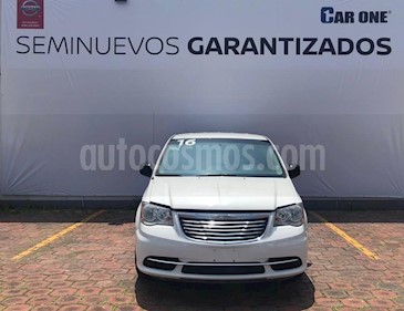 foto Chrysler Town and Country Limited 3.6L usado (2016) color Blanco precio $252,900