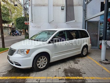 Foto venta Auto usado Chrysler Town and Country Limited 3.6L (2016) color Blanco precio $305,000