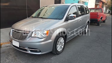 foto Chrysler Town and Country Limited 3.6L usado (2013) color Plata precio $260,000