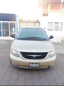Foto venta Auto usado Chrysler Town and Country Limited 3.6L (2001) color Dorado precio $48,000