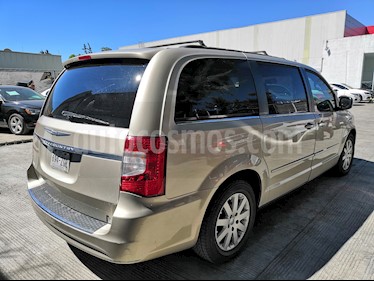 Foto venta Auto usado Chrysler Town and Country Limited 3.8L Aut (2014) color Oro precio $245,000