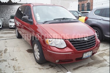Foto venta Auto usado Chrysler Town and Country Limited 3.8L Aut (2005) color Rojo precio $105,000