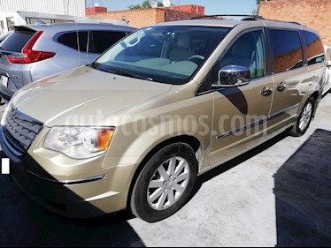 Foto venta Auto Seminuevo Chrysler Town and Country Limited 4.0L (2010) color Dorado precio $168,000