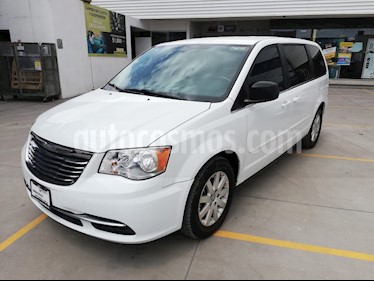 foto Chrysler Town and Country LX 3.6L usado (2014) color Blanco precio $200,000