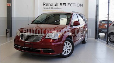 foto Chrysler Town and Country LX 3.6L usado (2014) color Rojo precio $205,000
