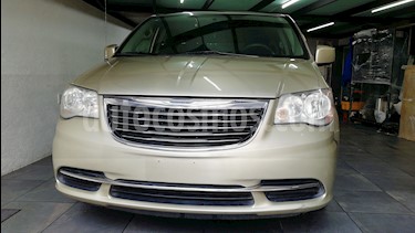 Chrysler Town and Country LX 3.8L usado (2011) color Beige precio $147,000