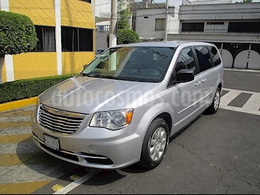 Foto venta Auto usado Chrysler Town and Country LX 4.0L (2012) color Plata precio $149,900