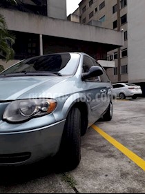foto Chrysler town and country mini van usado (2006) color Azul precio u$s4.000