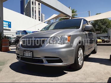 Chrysler Town and Country Touring 3.6L usado (2015) color Plata Martillado precio $225,000