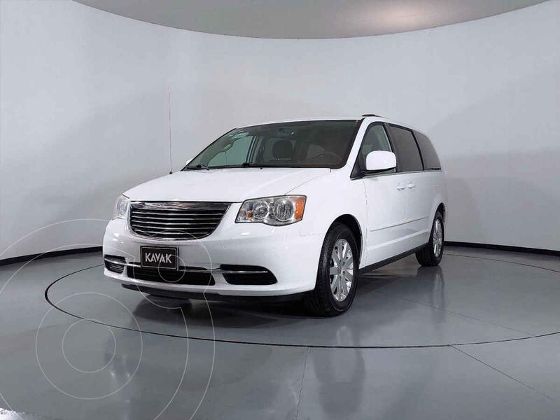 Foto Chrysler Town and Country LX 3.6L usado (2014) color Blanco precio $236,999