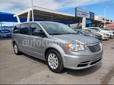Chrysler Town and Country Li 3.6L usado (2016) color Plata precio $225,000