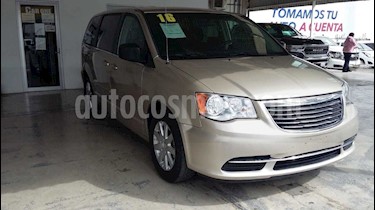 foto Chrysler Town and Country Li 3.6L usado (2016) color Blanco precio $230,000