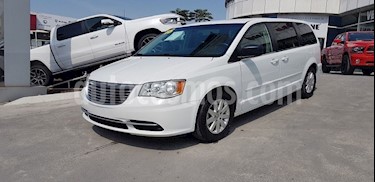 foto Chrysler Town and Country Li 3.6L usado (2016) color Blanco precio $235,000