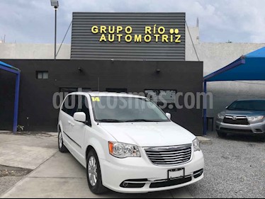Chrysler Town and Country Touring 3.6L usado (2014) color Blanco precio $225,000