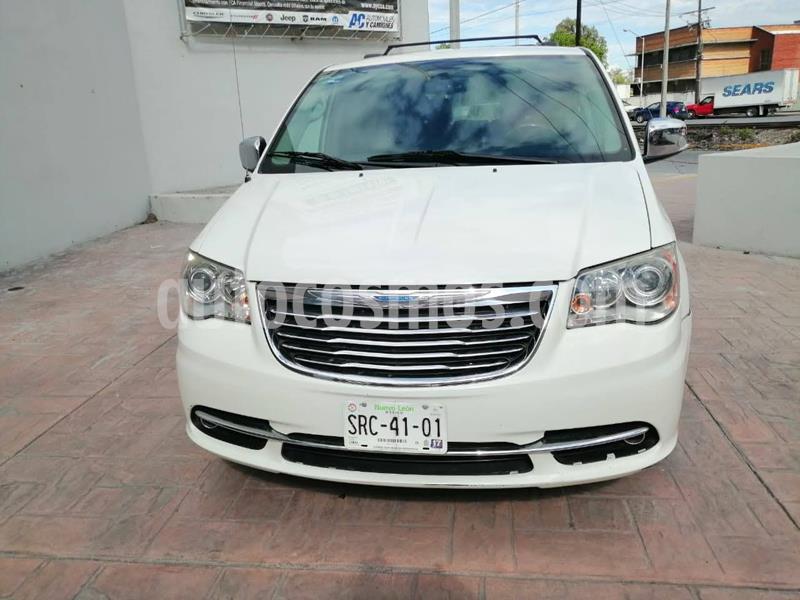 foto Chrysler Town and Country Limited 3.6L usado (2012) color Blanco precio $199,900