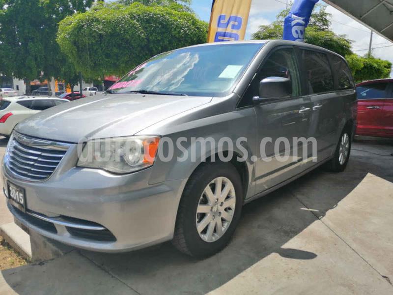 Chrysler Town and Country Li 3.6L usado (2015) color Plata precio $195,000