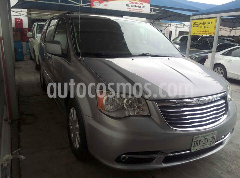 foto Chrysler Town and Country Touring 3.6L usado (2014) color Gris precio $239,900