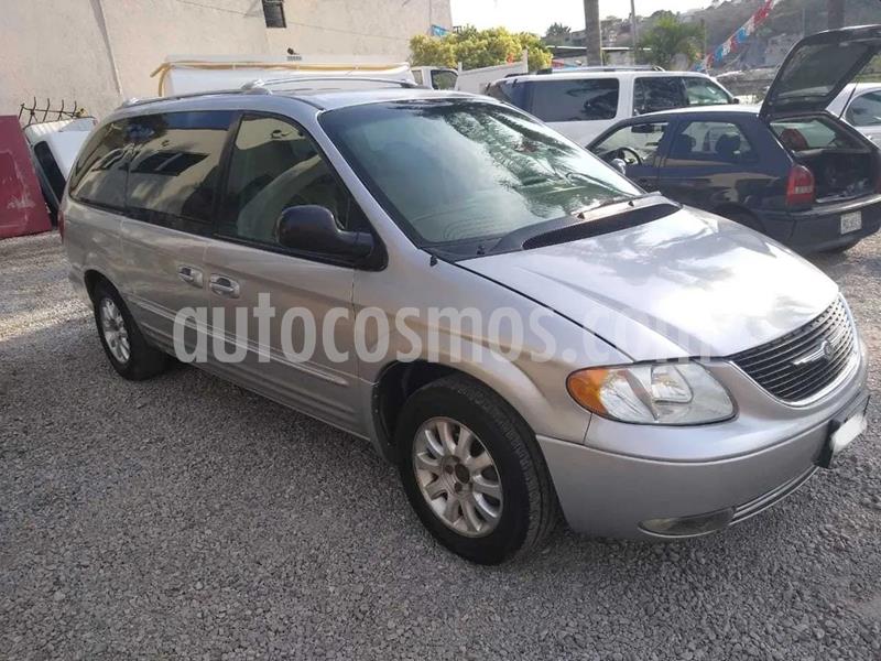 Chrysler Town and Country Limited 3.8L Aut usado (2001) color Plata precio $43,000