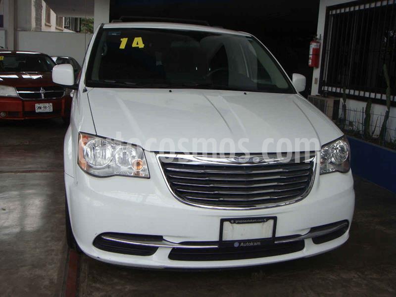 foto Chrysler Town and Country LX 3.6L usado (2014) color Blanco precio $210,000