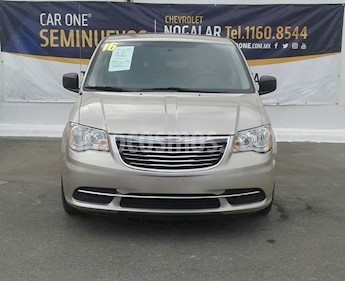Chrysler Town and Country Touring 3.6L usado (2016) color Plata Martillado precio $215,000