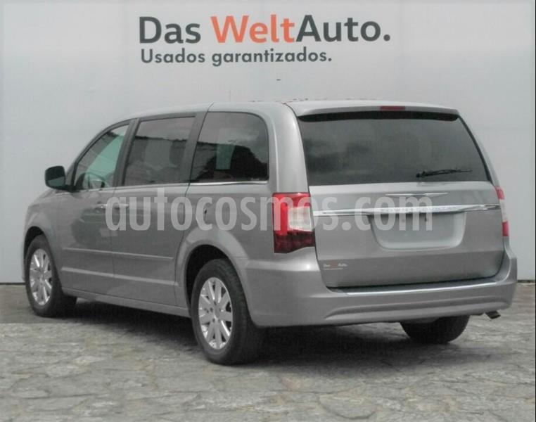 Chrysler Town and Country Li 3.6L usado (2016) color Plata Dorado precio $215,000