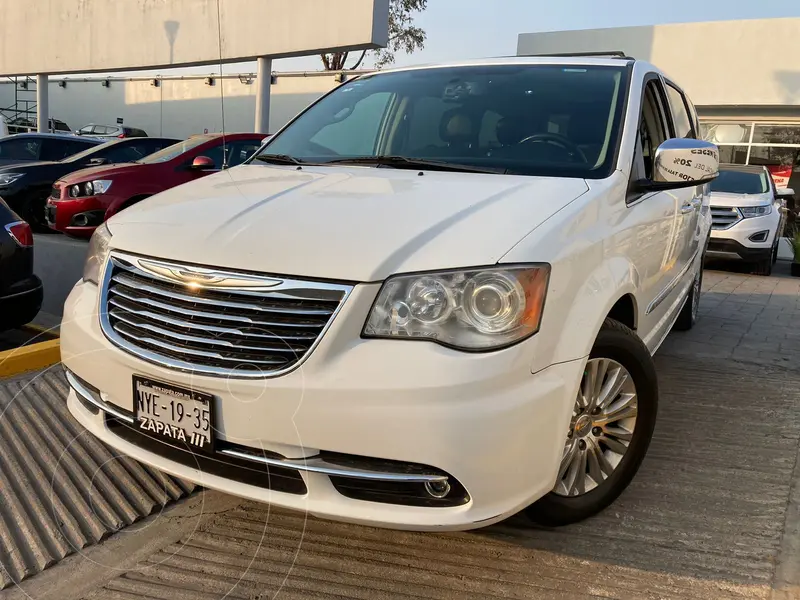 Foto Chrysler Town and Country Li 3.6L usado (2015) color Blanco precio $295,000
