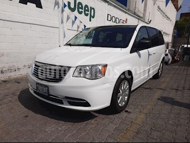 foto Chrysler Town and Country 5P LI TA CD RA-17 usado (2015) color Blanco precio $199,000