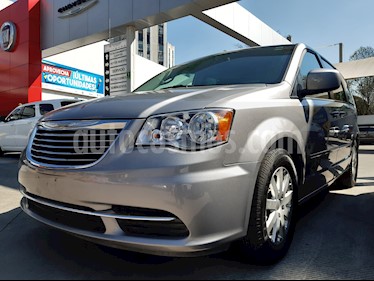 Chrysler Town and Country Touring 3.6L usado (2016) color Plata precio $295,000