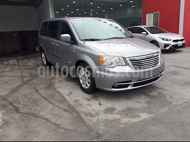 Foto Chrysler Town and Country Touring 3.6L usado (2013) color Plata precio $235,000