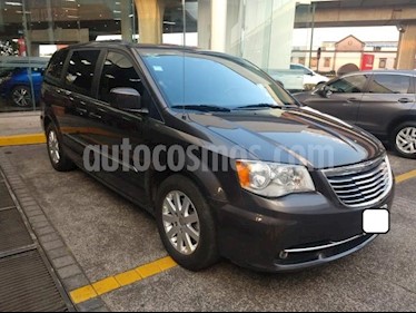 foto Chrysler Town and Country Touring 3.6L usado (2015) color Gris precio $257,000