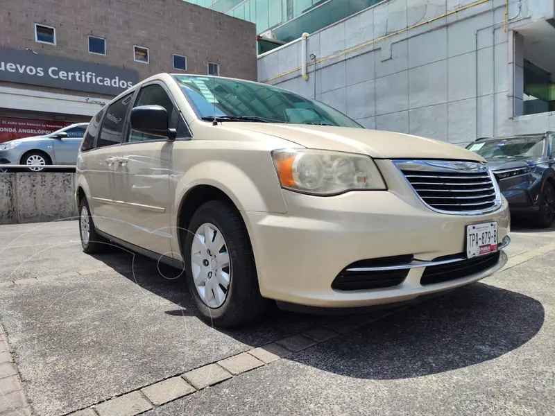 Foto Chrysler Town and Country LX 3.6L usado (2014) color Beige precio $155,000