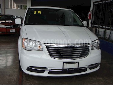 Chrysler Town and Country LX 3.6L usado (2014) color Blanco precio $210,000