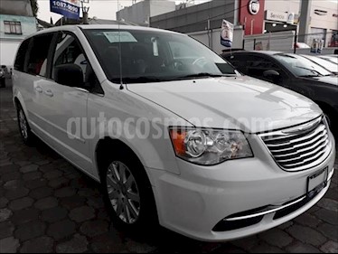 foto Chrysler Town and Country Li 3.6L usado (2016) color Blanco precio $264,500