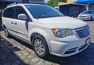 Chrysler Town and Country LX 3.6L usado (2014) color Blanco precio $210,000