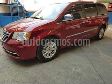 Chrysler Town and Country Limited 4.0L usado (2014) color Rojo precio $225,000