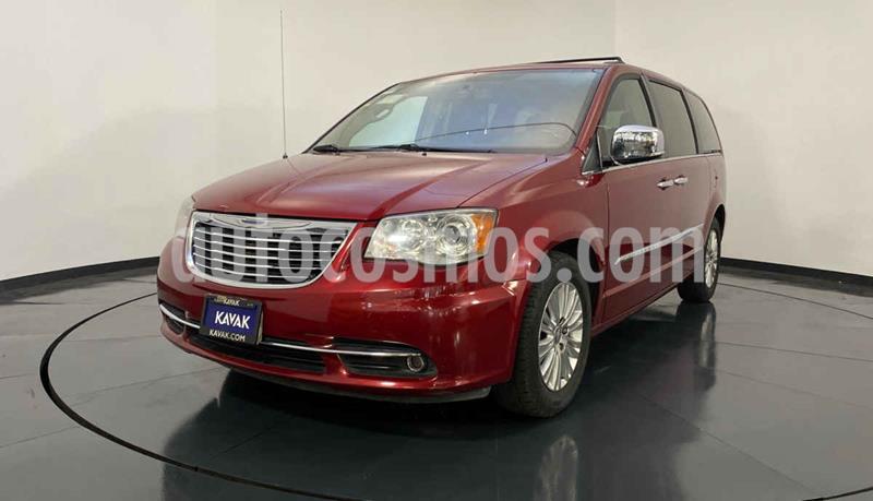 foto Chrysler Town and Country Limited 3.6L usado (2015) color Rojo precio $287,999