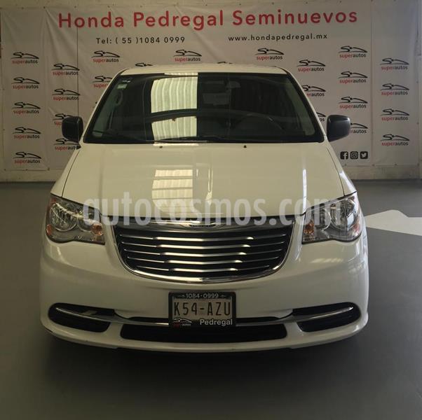 Chrysler Town and Country Touring 3.6L usado (2015) color Blanco precio $199,000