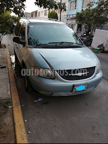 foto Chrysler Town and Country Limited 3.8L usado (2002) color Azul Metalizado precio $52,000
