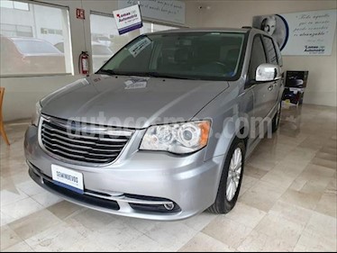 Chrysler Town and Country Limited 3.6L usado (2015) color Plata precio $299,000