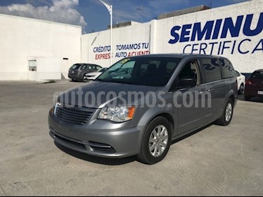 foto Chrysler Town and Country Li 3.6L usado (2015) color Gris precio $220,000