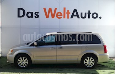 foto Chrysler Town and Country Touring 3.6L usado (2018) color Arena precio $299,500