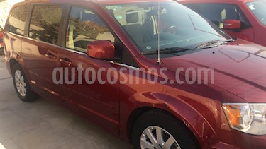foto Chrysler Town and Country Touring 3.6L usado (2016) color Rojo Cerezo precio $320,000