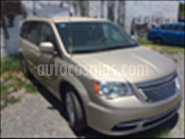 Chrysler Town and Country Touring 3.6L usado (2016) color Champagne precio $325,000