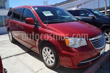 foto Chrysler Town and Country Touring 3.6L usado (2016) color Rojo precio $320,000