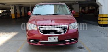 Foto venta Auto usado Chrysler Town and Country Touring Piel 3.6L (2015) color Rojo Cerezo precio $280,000