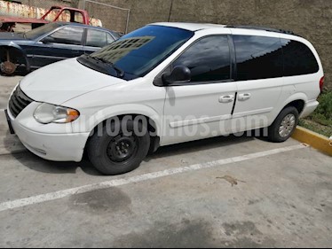 Chrysler town and country mini van usado (2007) color Blanco precio BoF4.000