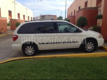 Chrysler Voyager 3.3L Base usado (2005) color Blanco precio $80,000
